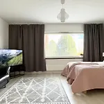 Aava's Apt. Free Parking Apartment
