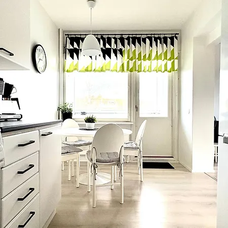 Aava's Apt. Free Parking *