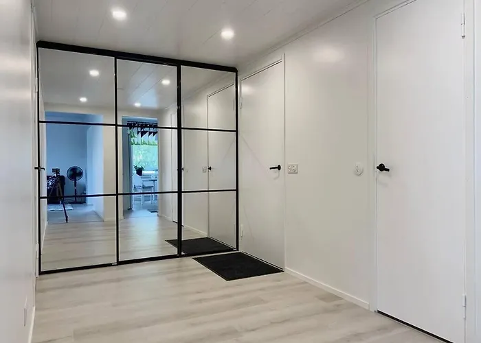 Aava's Apt. Free Parking アパート